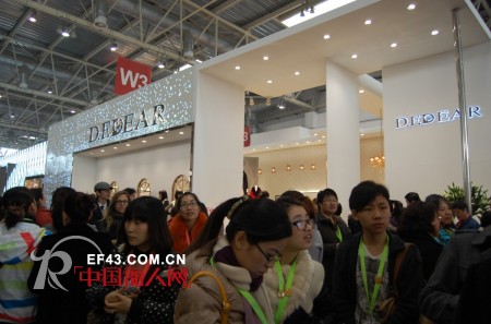 D.F.DEAR女装优雅米色形象亮相2013CHIC