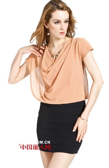 迷典品牌女装  休闲时尚两不误