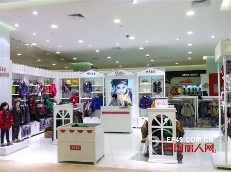 快乐丘比时尚童装低碳型店铺形象展示
