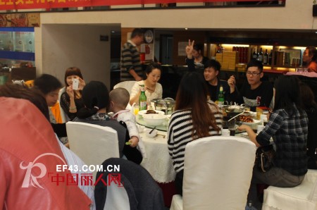 缤蔓女装隆重举办4月份月度启动大会