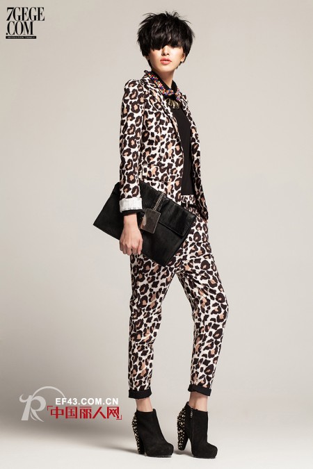 这个季节 惊艳大花裤独领风骚