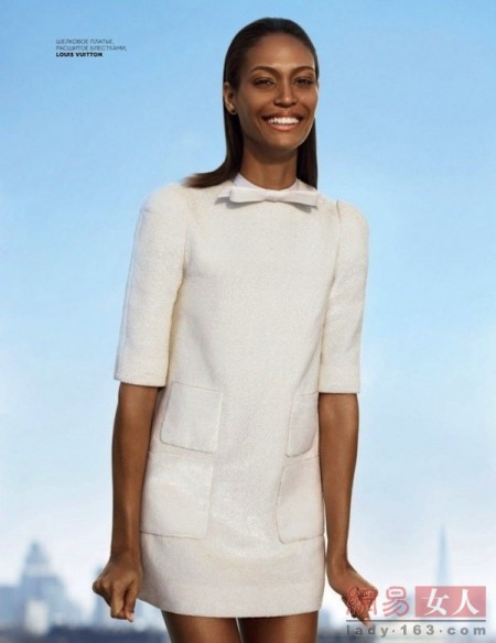 第一超模Joan Smalls黑丝美腿上演极致诱惑