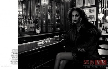 第一超模Joan Smalls黑丝美腿上演极致诱惑