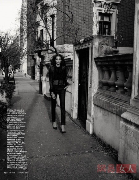 第一超模Joan Smalls黑丝美腿上演极致诱惑