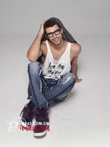 西班牙经典品牌亚仕牛仔 品质卓越引领时尚潮流