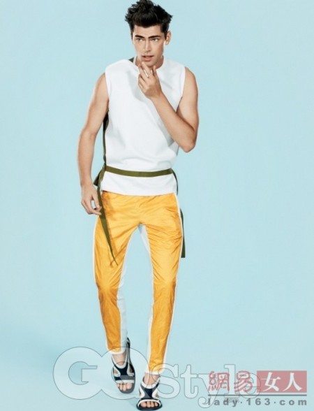 顶级男模Sean Opry一展炫彩夏日风 潮范十足