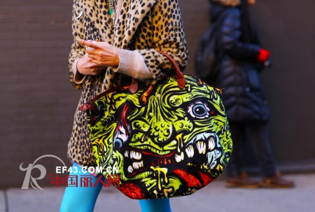 鬼脸包可爱又好玩 或成新一季潮流单品