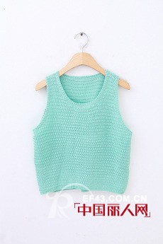 春日展现性感利器单品 新潮露脐装来袭