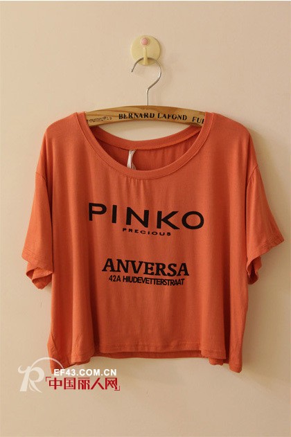 春日展现性感利器单品 新潮露脐装来袭