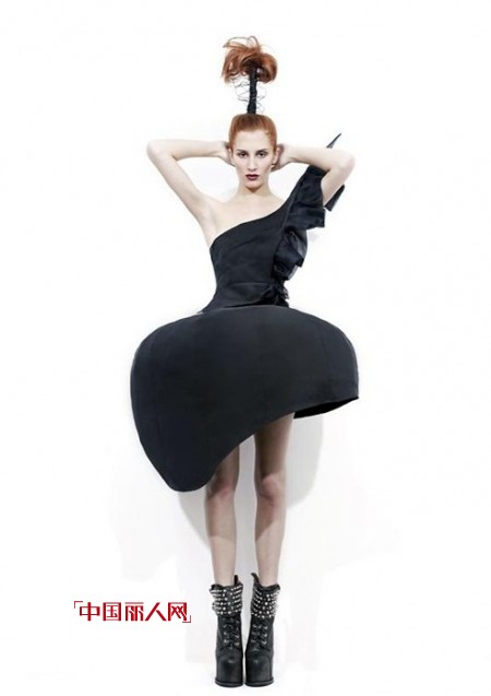 Long Tran 秋冬lookbook  夸张造型打造顶端艺术