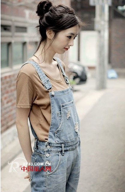 衣橱大翻天 来场复古怀旧背带Style