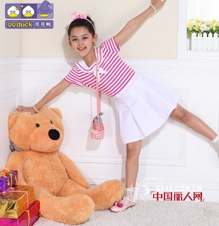 可可鸭时尚连衣裙 打造裙舞飞扬的甜美初夏