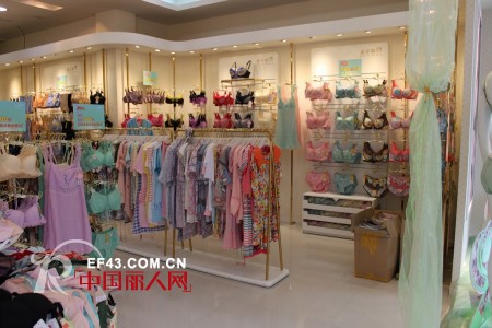 热烈祝贺迪芬娜平湖验证店隆重开业