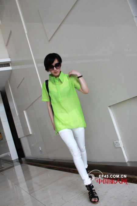 纯净白leggings打造无暇美Look