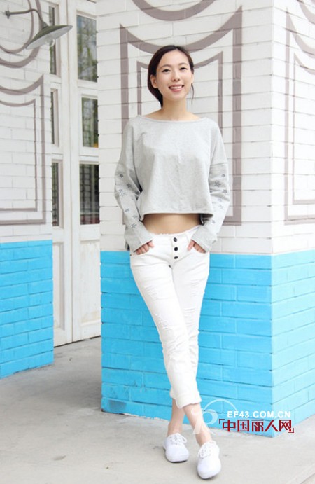 纯净白leggings打造无暇美Look