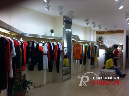 热烈庆祝艺梦来时尚女装湖南长沙城南中路店盛大开业