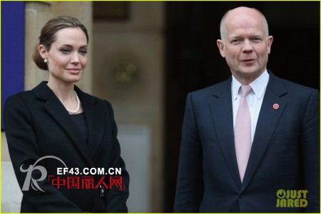 朱莉伦敦会晤政要 着黑色OL战衣变气场女王