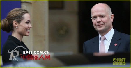 朱莉伦敦会晤政要 着黑色OL战衣变气场女王