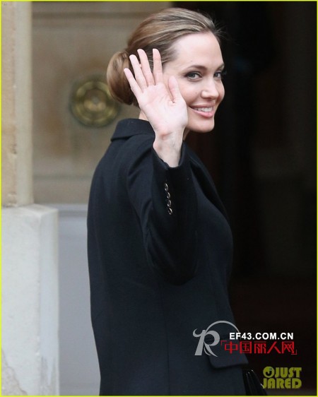 朱莉伦敦会晤政要 着黑色OL战衣变气场女王