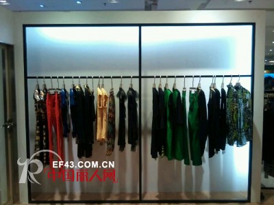 恭贺奕色leserbie女装入驻河南商丘丹尼斯商场