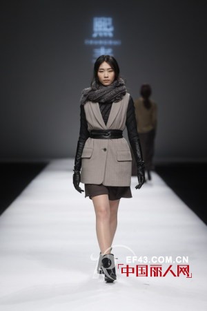 新锐女装品牌“熙素”上海时装周2013秋冬发布会