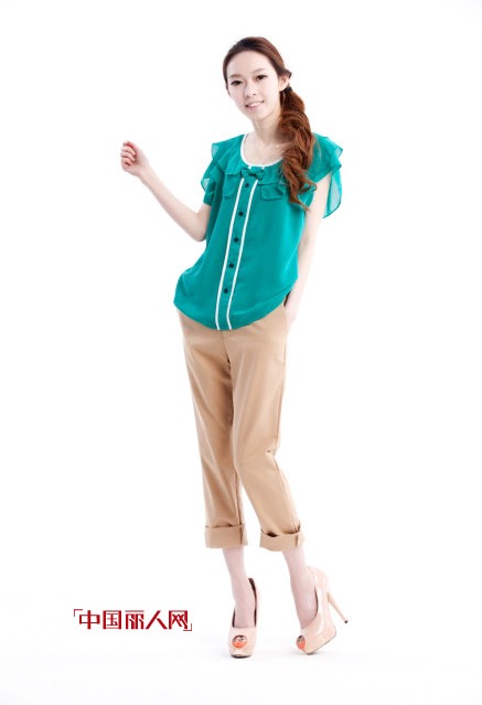 山石久渡39°靓丽女装  让心情也随之High起来