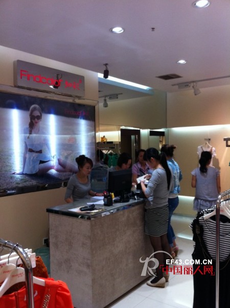 热烈庆祝zic/知彩女装三家新店齐开业,共赢精彩五一