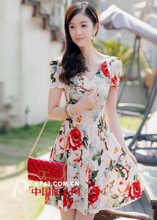 美丽四月天  去魔扣女装专柜来夏日初体验