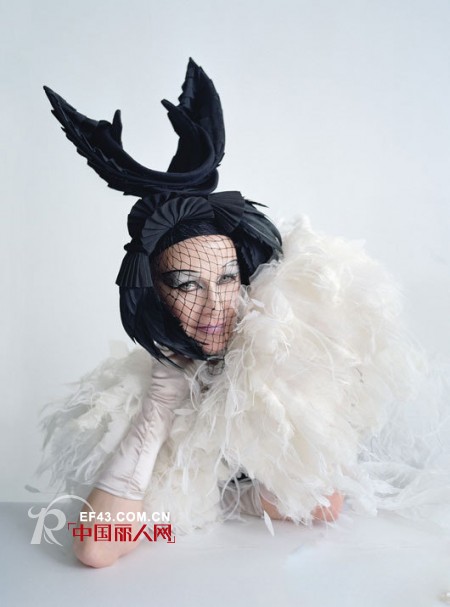 奇特风格高级定制大片尽显诡异风范