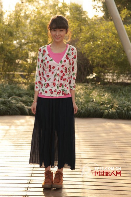 长裙随风摇摆 穿出飘逸范儿你最吸睛