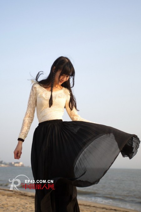 长裙随风摇摆 穿出飘逸范儿你最吸睛