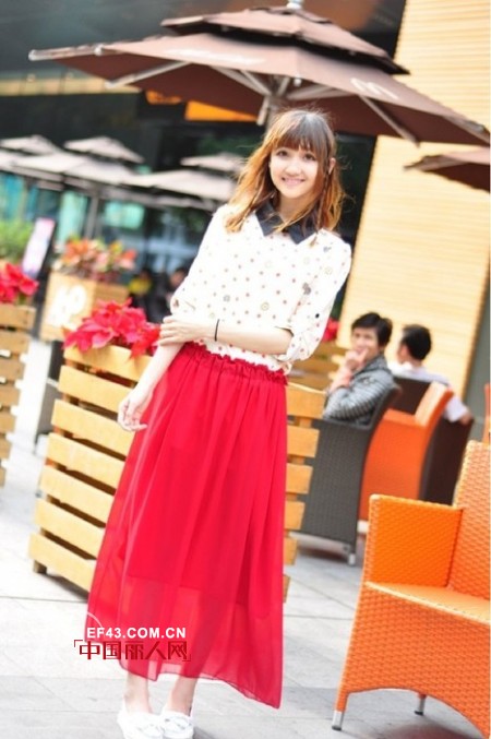 长裙随风摇摆 穿出飘逸范儿你最吸睛