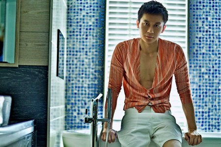 李晨浴室写真曝光 腹肌紧实大展人鱼线