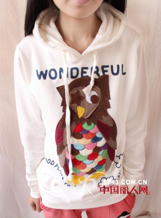 春夏卫衣当道 炫彩潮范儿吸睛搭