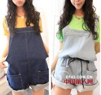 可爱俏皮背带裤 立刻变身马里奥