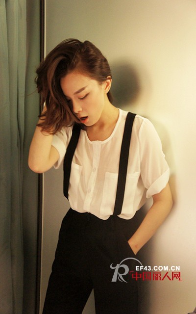 可爱俏皮背带裤 立刻变身马里奥