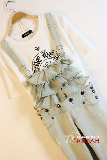 可爱俏皮背带裤 立刻变身马里奥