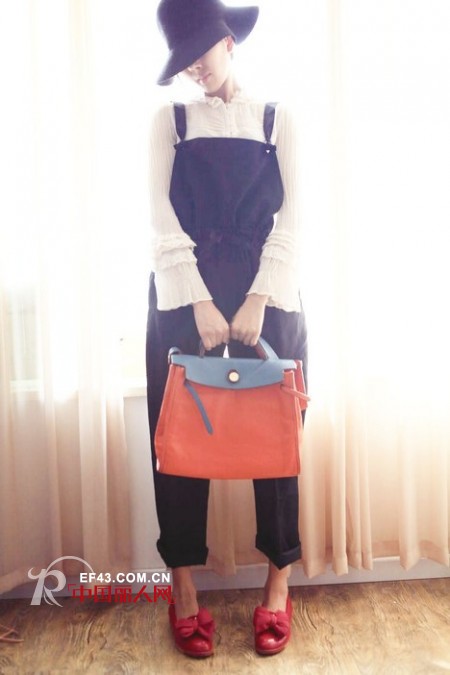 可爱俏皮背带裤 立刻变身马里奥