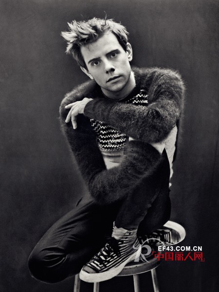 Versace范思哲副牌Versus重新发布进入倒计时