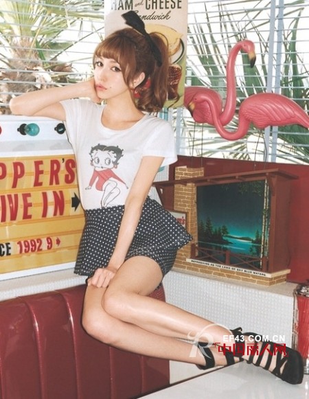 简单T恤不简单穿法 日韩MM教你穿搭不出错