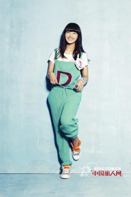 简单T恤不简单穿法 日韩MM教你穿搭不出错