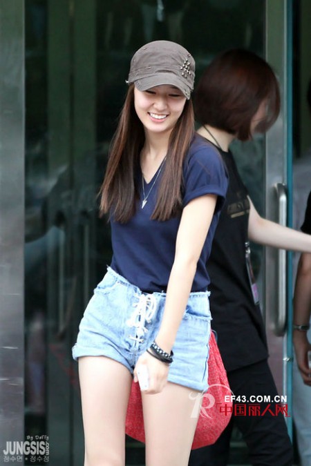 简单T恤不简单穿法 日韩MM教你穿搭不出错