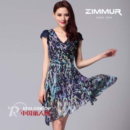 走入Zimmur女装连衣裙的缤纷夏季