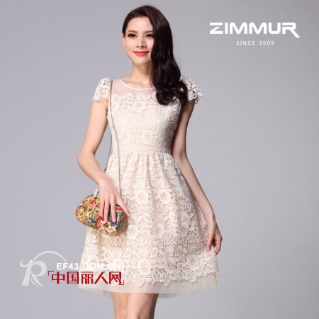 走入Zimmur女装连衣裙的缤纷夏季
