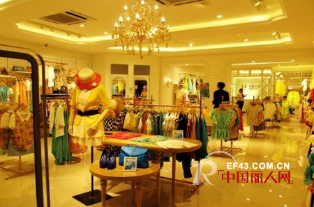 邻家女孩中山店重装开业 新一代终端形象引起同行关注