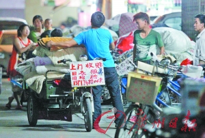 太平间来的衣物 “二手夜市”论斤卖?