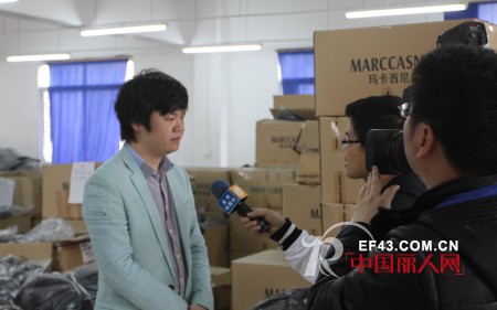 玛卡西尼祈福雅安 向地震灾区捐150万物资