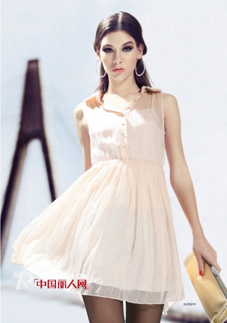 艾米索女装用裸色诠释都市浪漫情缘