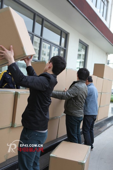 舒朗心系雅安 为灾区筹集千万元物资