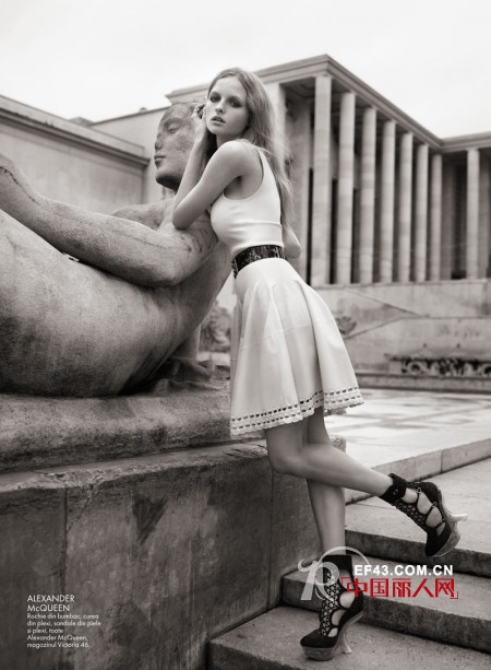 超模伊娃·唐尼(Eva Downey)绝美演绎Elle杂志罗马尼亚4月刊